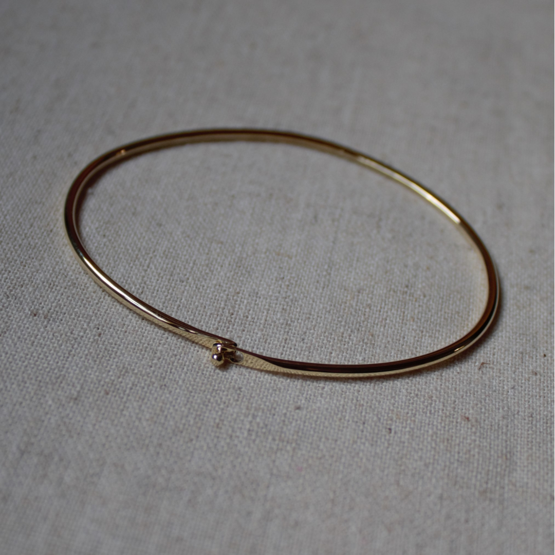 14 karaat gouden elegant en verfijnde smeedarmband met pinsluiting handgemaakt door Goudsmederij Goedbloed