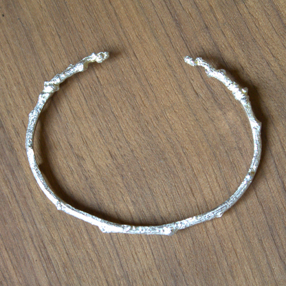 925 Zilveren klemarmband. Handgemaakte armband uit de Forest collectie van Goudsmederij Goedbloed.
