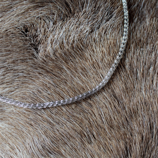 Handgeweven zilveren Dragonstail collier gemaakt in het atelier van Goudsmederij Goedbloed